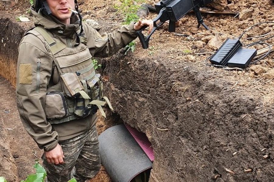 Soldier of Ukraine's 128th Mountain Assault Brigade aiming an EDM4S jammer.