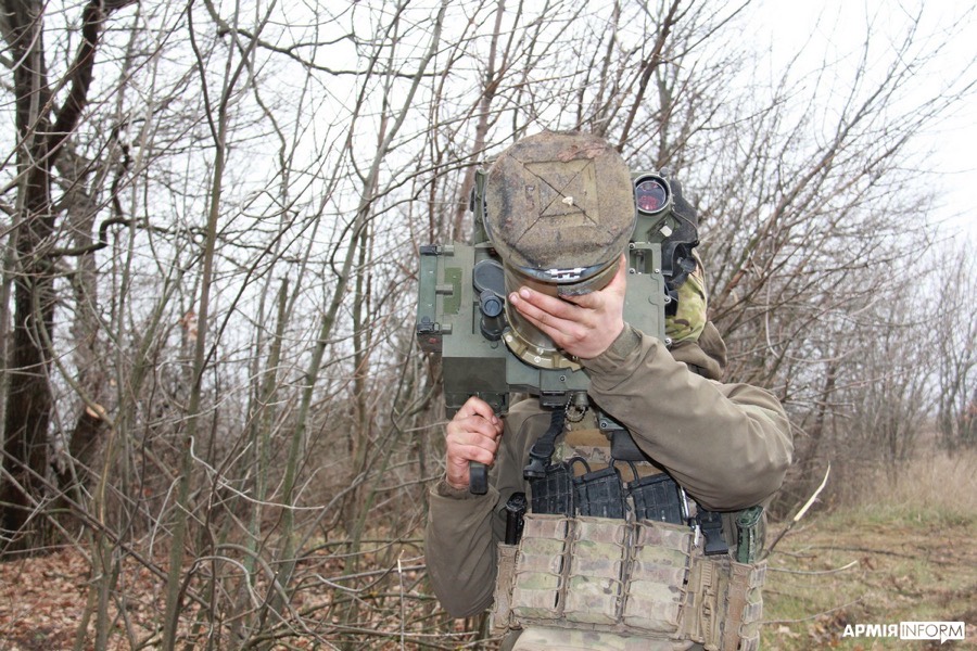 Ukrainian air assault troops with a ground-launched LMM Martlet.